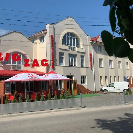 Zig Zag Hotel Kamjanets-Podilskyi Eksteriør billede