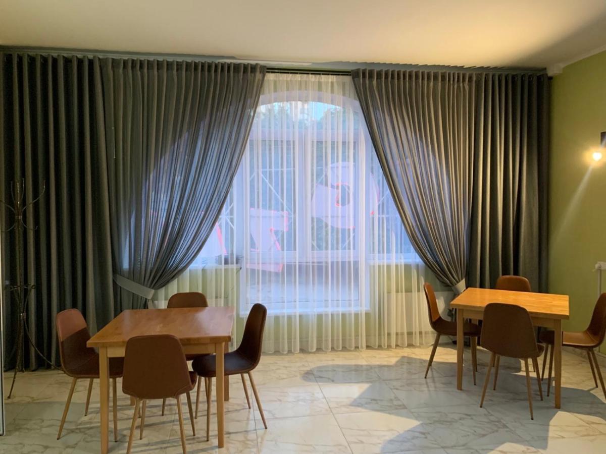 Zig Zag Hotel Kamjanets-Podilskyi Eksteriør billede