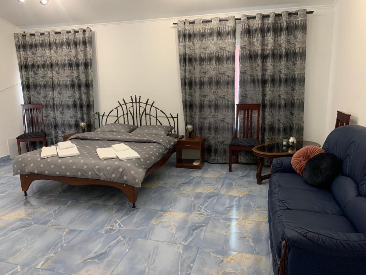 Zig Zag Hotel Kamjanets-Podilskyi Eksteriør billede